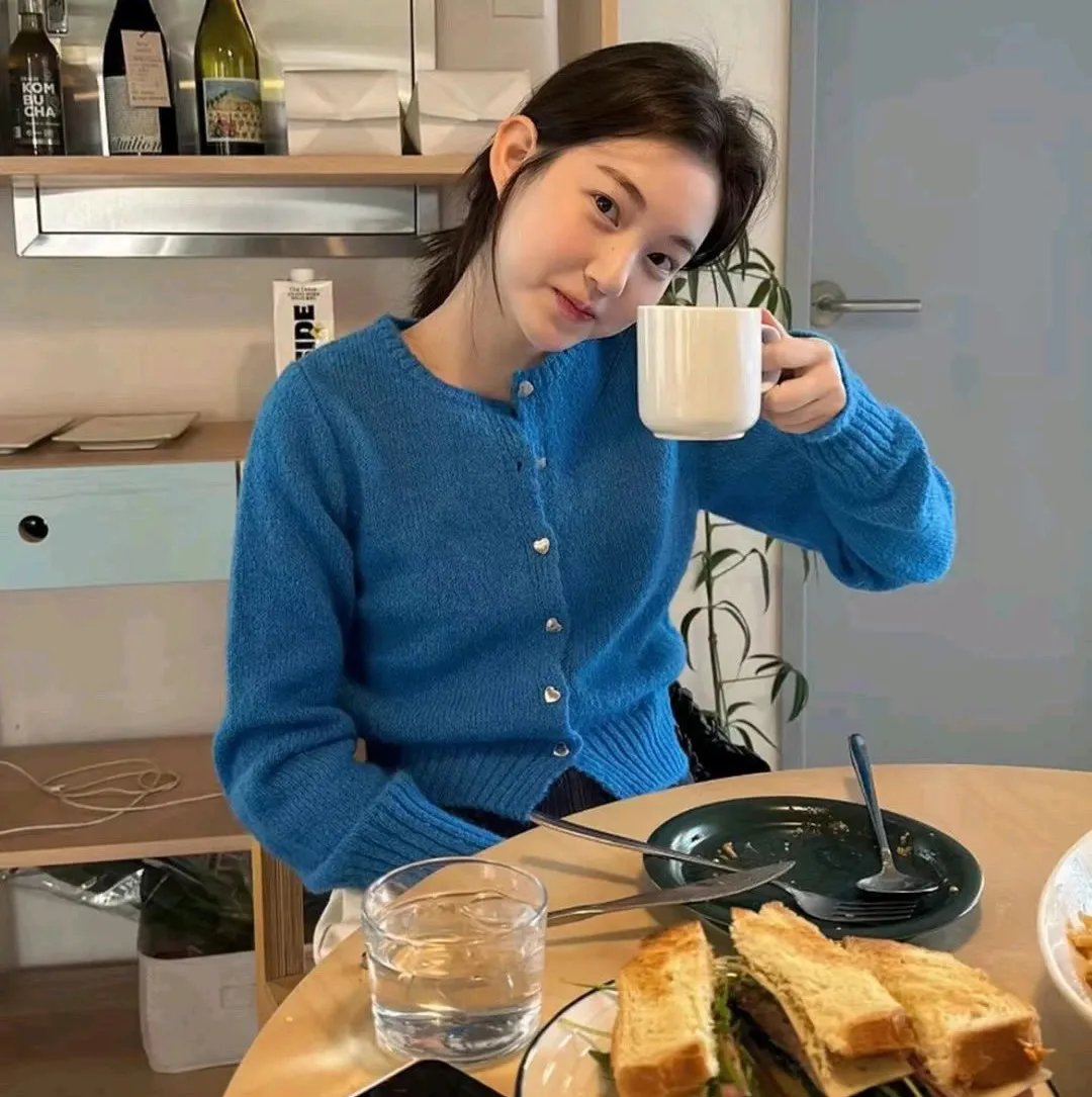 黑衣女孩